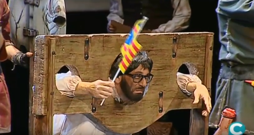 A satirical show portrays Puigdemont’s decapitation (by Onda Cádiz)